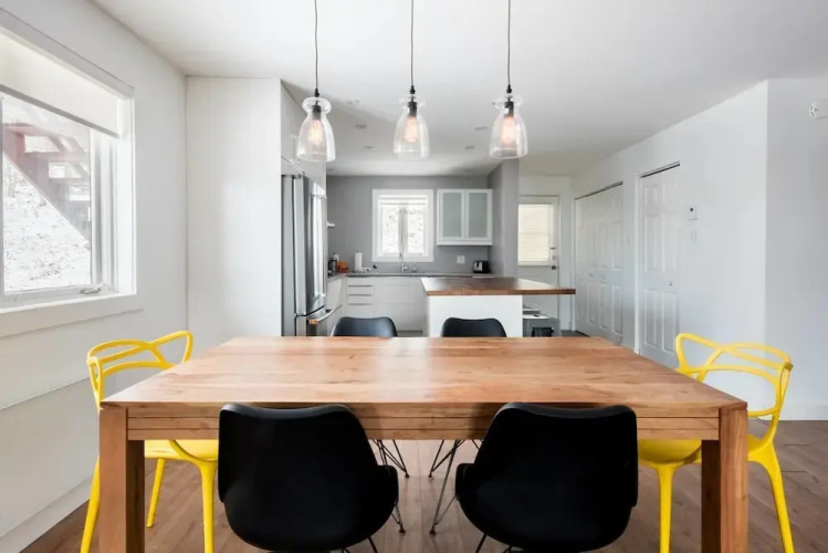 Commodious Condominium in Tranquil Lakeside Setting