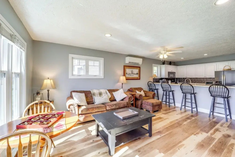 6 Mi to Skiing: Mtn-view Condo in Seven Devils