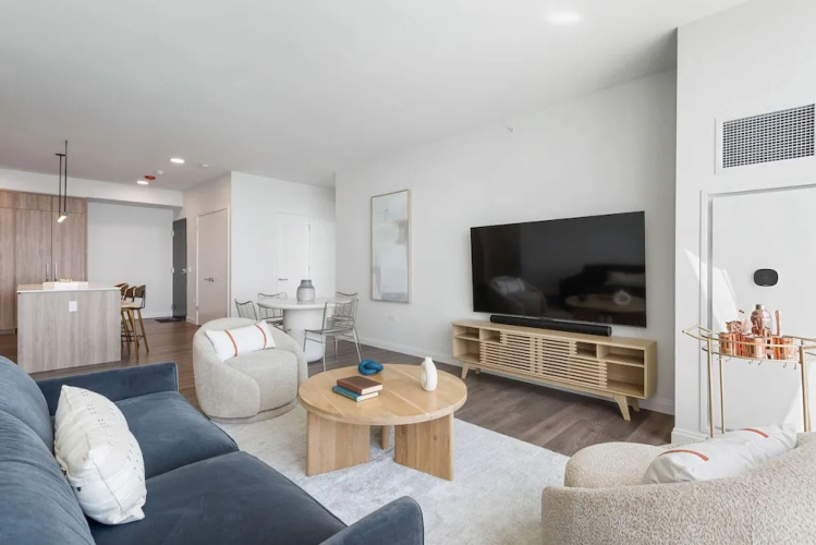 Panoramic Lake Views Premier Amenities for Groups