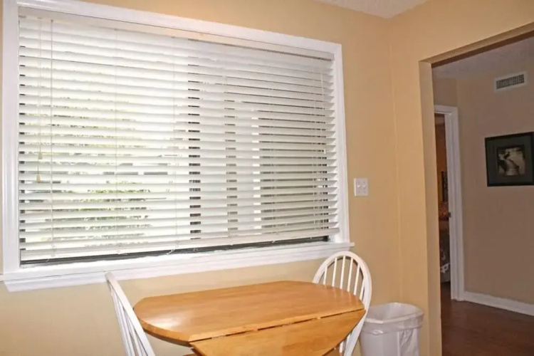 Spacious Villa Steps From Beach at Kingston!