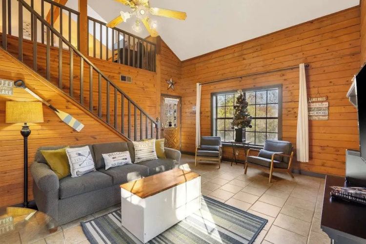 Rustic Shore Cabin Stay for 6