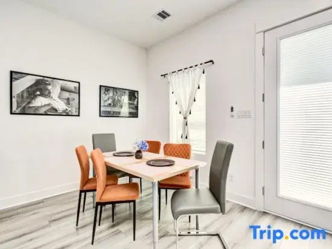 Modern getaway near downtown and airport