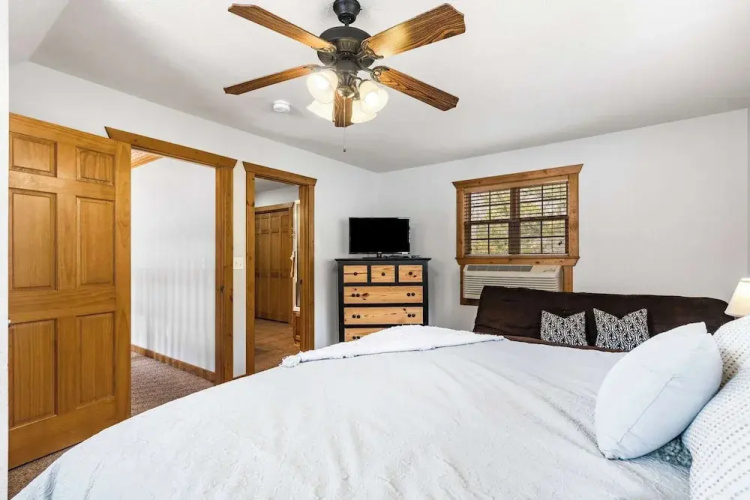 Whispering Creek - In the Heart of Ozarks, Near DT!