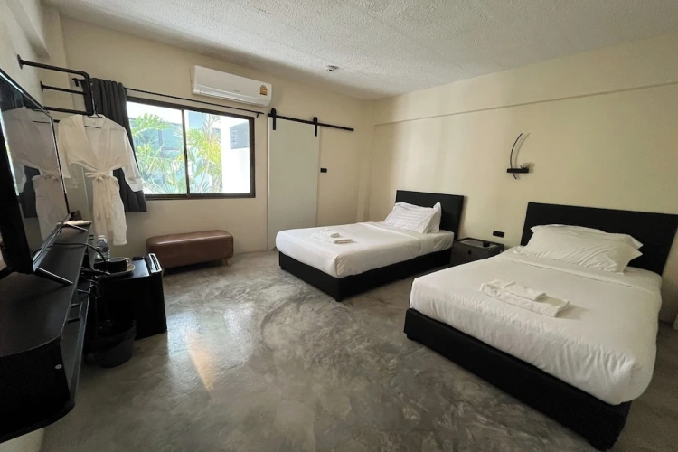 Deluxe Twin room with balcony