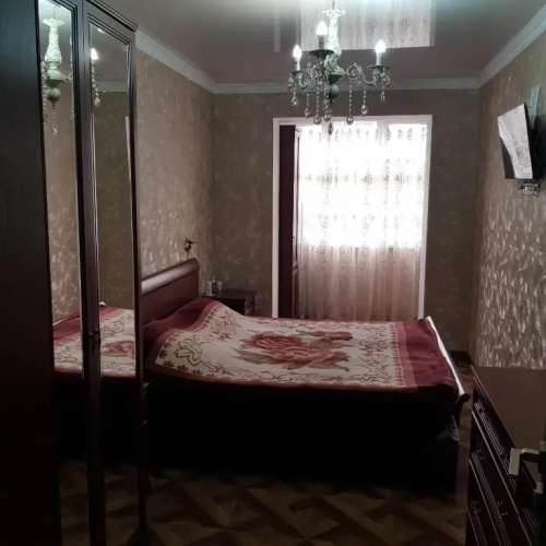 Сдаётся в 2-х ком.кв. 1 комната на берегу моря на 2 человека. Проживание с хозяевами.