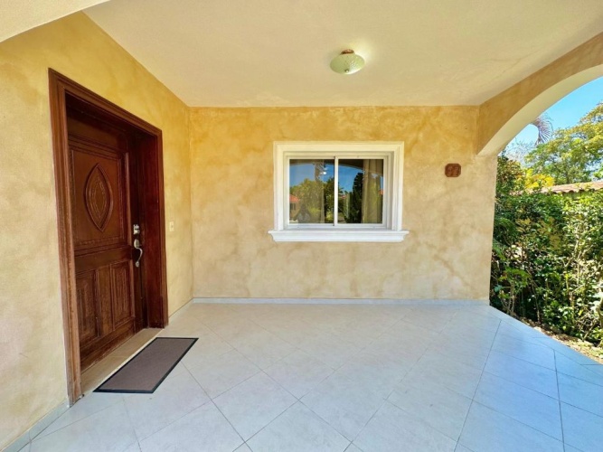 4 Bedrooms Cottage