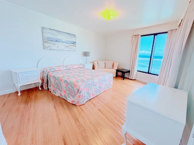 3 Bedrooms Executive Suite with balcony and with ocean view