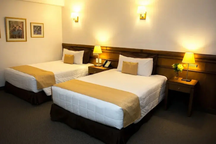 De la Trinidad Hotel