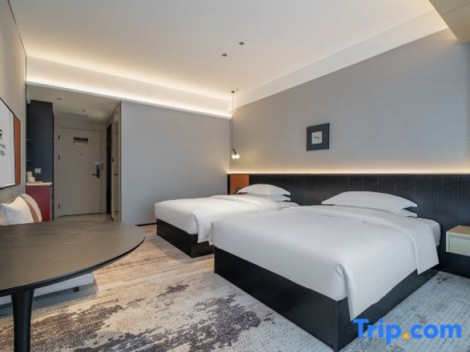 Deluxe Twin room with city view