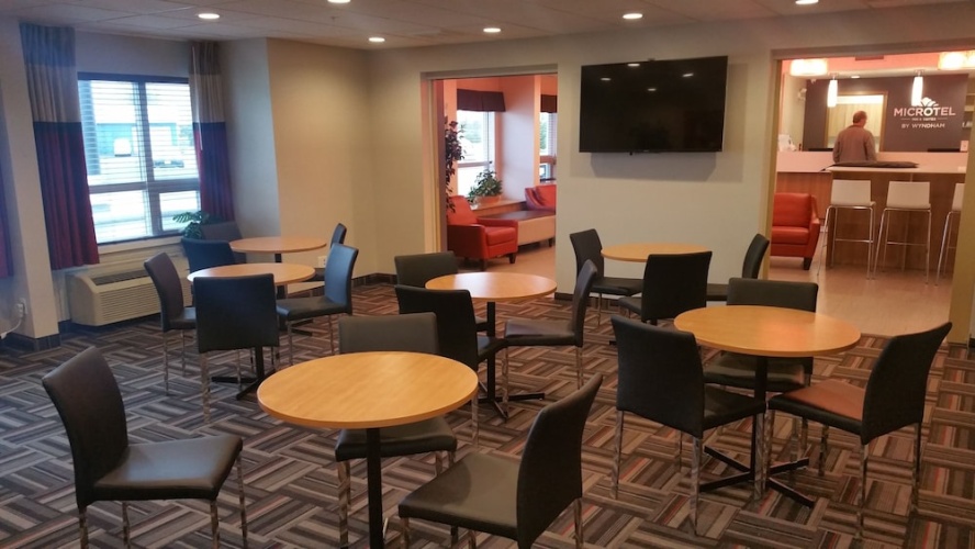 Microtel by Wyndham Casselman photo 27