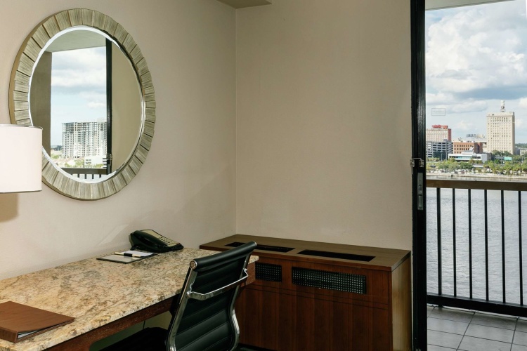 DoubleTree by Hilton Jacksonville Riverfront photo 14