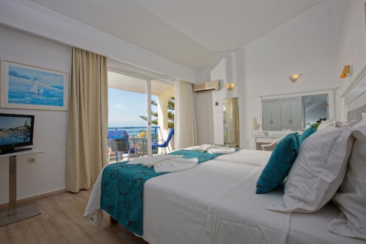 Superior Double room with balcony and with sea view