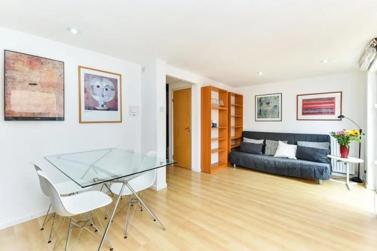 4 Bedrooms Apartment