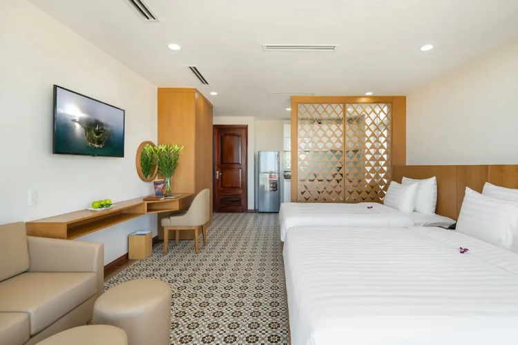 Record Hotel
