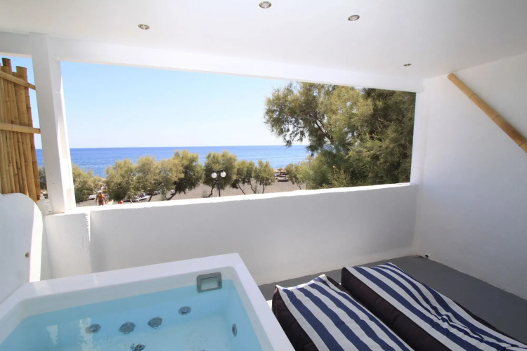 Sea La Vie Beachfront Suites