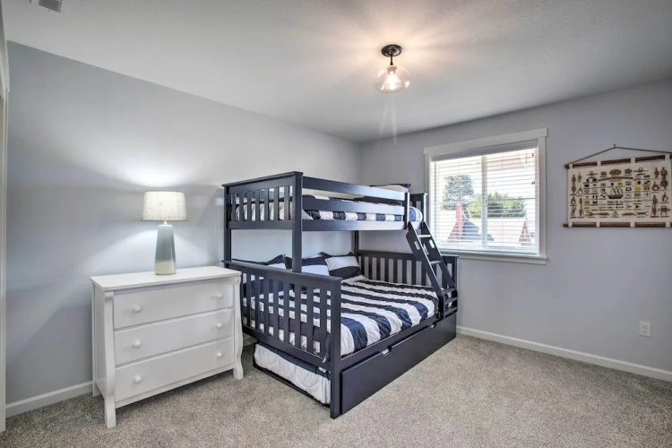 Luxury Home on Golf Course: Walk to the Beach!