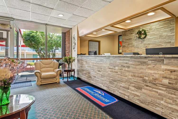 Howard Johnson by Wyndham Albany