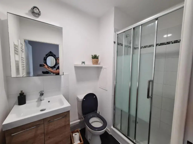 Chambre avec salle de bain /wc