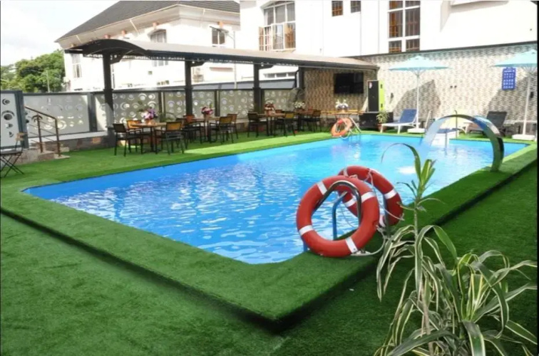 Springhill Hotel & Suites