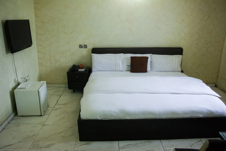 Bluenest Hotel