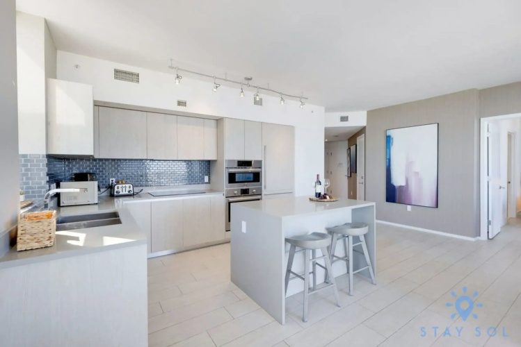 Luxury 2Br Front Ocean & Bay View Amazing Pools