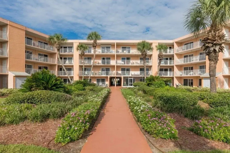 St. Augustine Beach 323: Pool, Views & Comfort 2 Bedroom Condo - St. Augustine Beach, FL