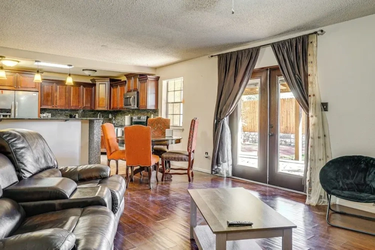 4 Bedrooms Cottage