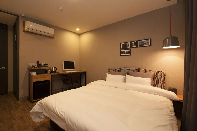 Hotel Gray