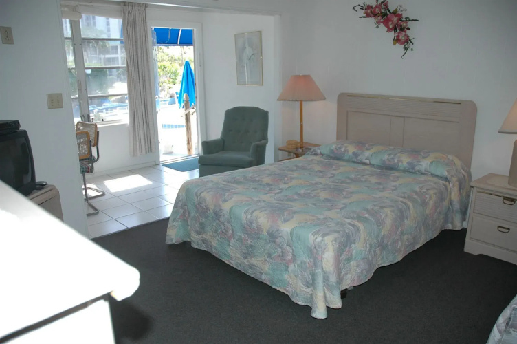 Dolphin Inn Resort