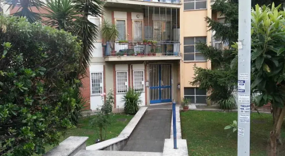 Socrates House Metrò