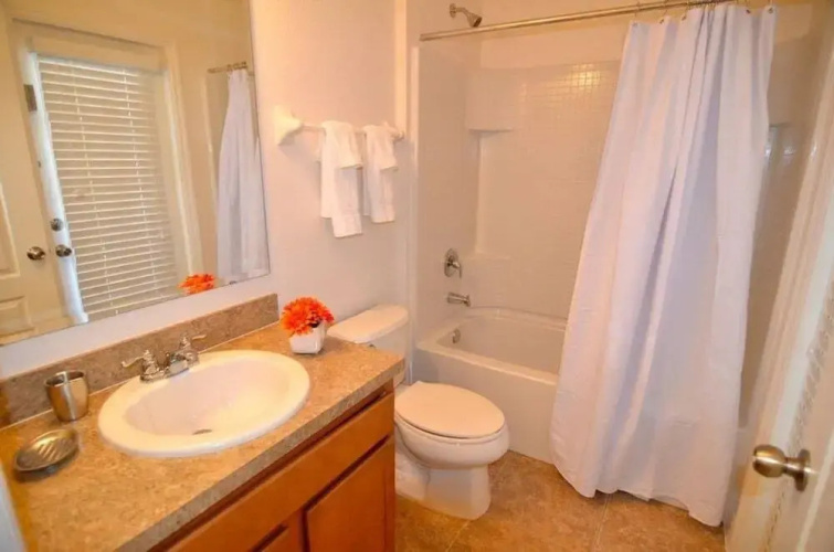 5 Br Home Kitchen Sleeps 10