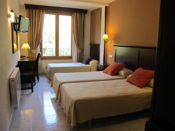 Standard Triple room