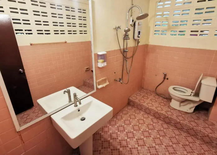 ATOM Poshtel - Hostel