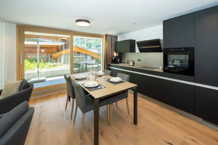 2 Bedrooms Apartment with balcony and with mountain view
