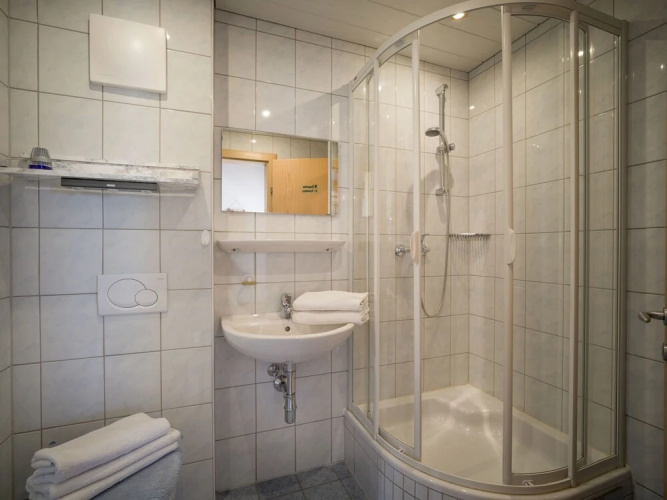 Alluring Apartment With Ski Storage,balcony,heating, Parking