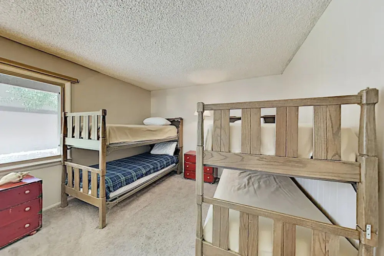 3251chat 4 Bedroom Condo