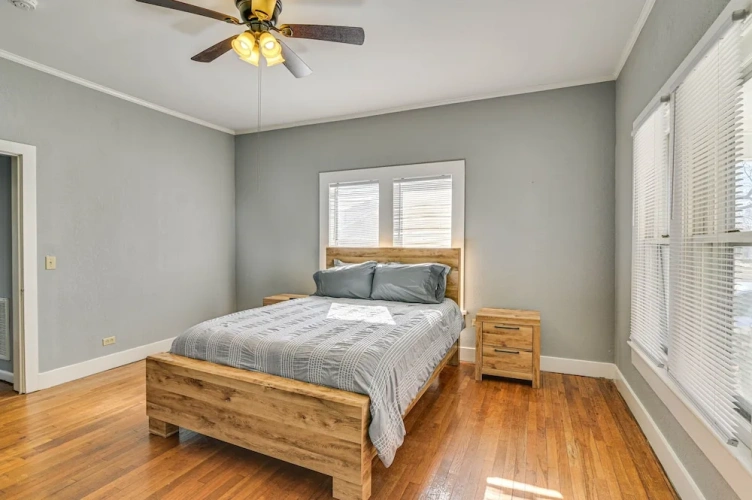 5 Bedrooms Cottage