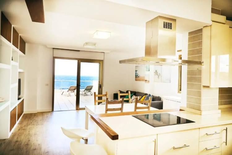 3Bdr + 2Bath Ocean View Apartment