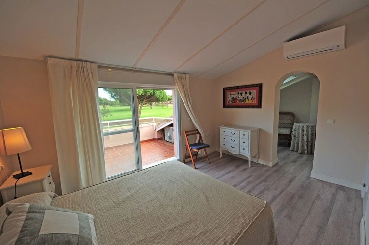 3 Bedrooms Cottage with balcony