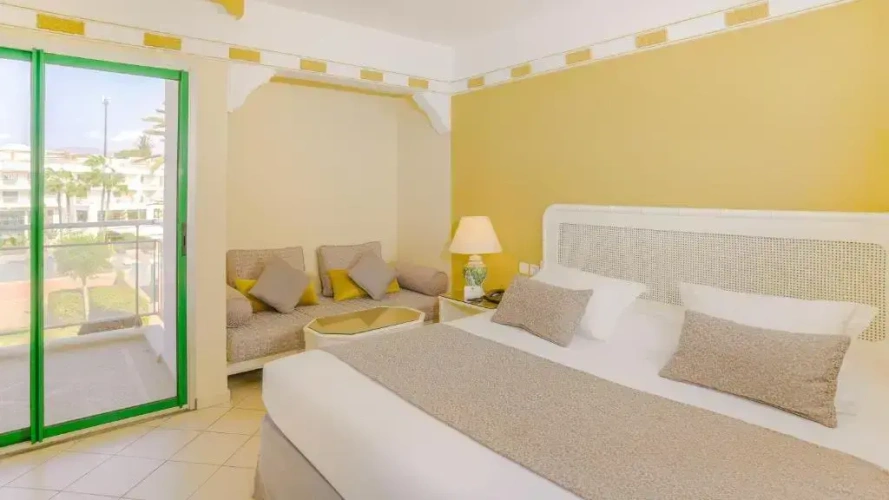 Double room with pool view