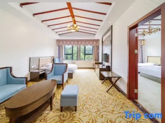 Deluxe Suite