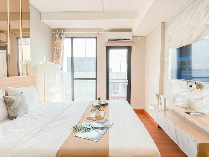Warm Minimalist Studio Apartment Monroe Tower