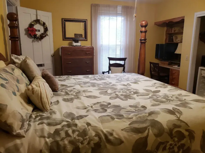 The Colonial Motel