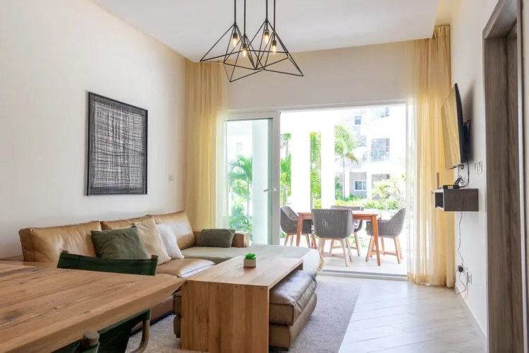 Unique Modern Condo with Beach Access