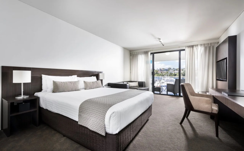 Pier 21 Riverside Apartment Hotel