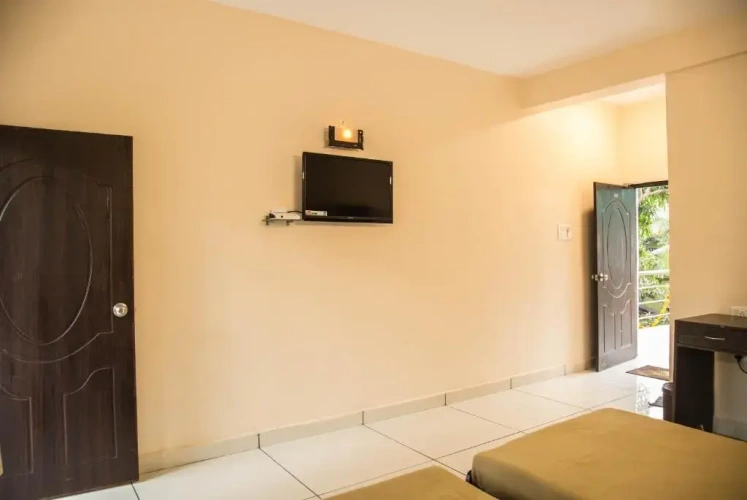 Standard Twin room with pool view