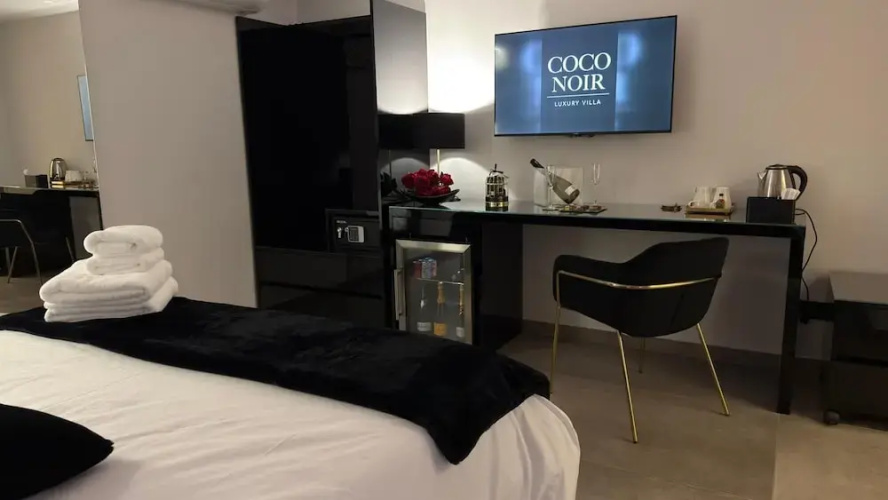 Coco Noir Luxury Villa