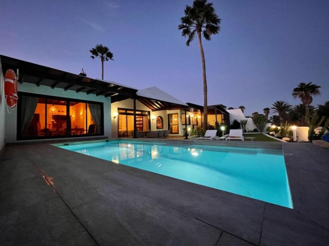 3 Bedrooms Villa