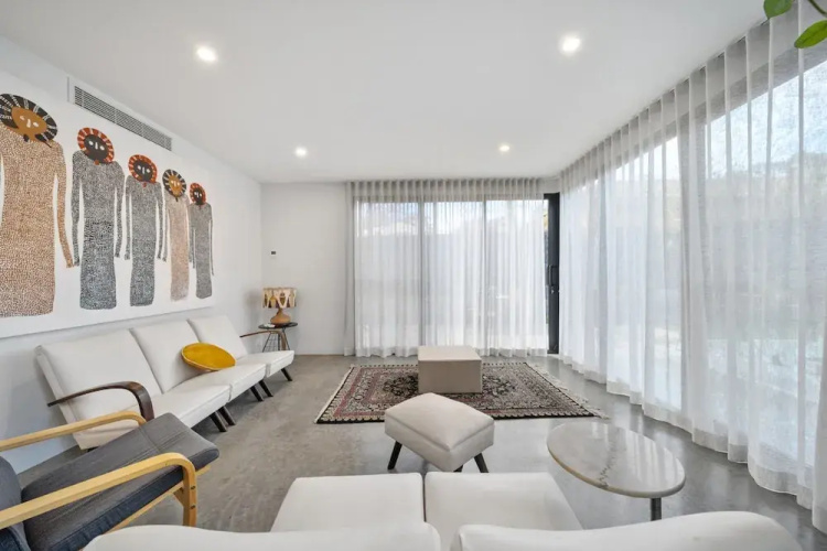 Luxurious 2-bed: Pool, Lift, Dining