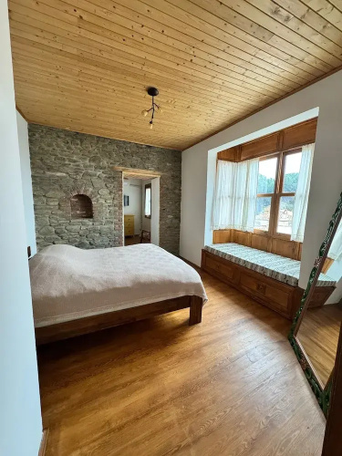 Flora Bi̇rgi̇ Taş Konak